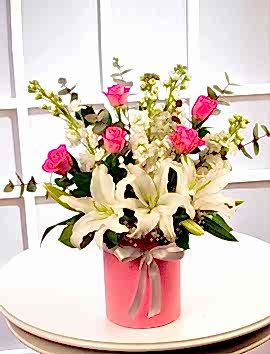 Kutuda Lilyum Gül ve Şebboy